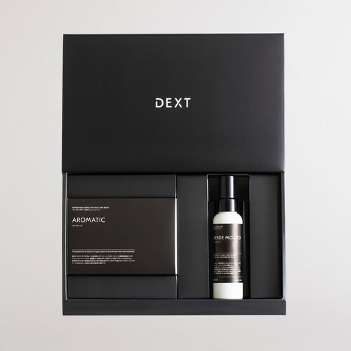 DEXT GIFT SET フェイス、ボディ用リフレッシュシート&スキンケアミストギフト 男性用 高級感 おしゃれ 誕生日 ラッピング プレゼント 贈り物 彼氏 上司 大人 男性 ボディケア メンズ 50代 40代 30代 男 夫 旦那 父 クリスマス ニオイ ワキ 体 足 スポーツ 外出用